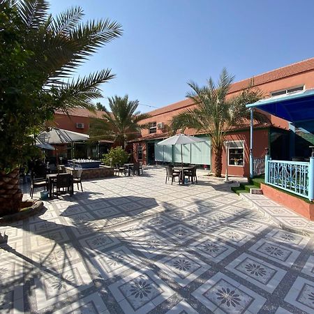 فندق ادوماتو Adomato Hotel Dawmat al-Jandal Exterior foto